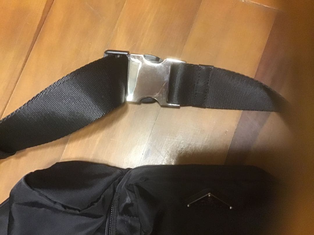 ブラック ボディバッグ ナイロン製