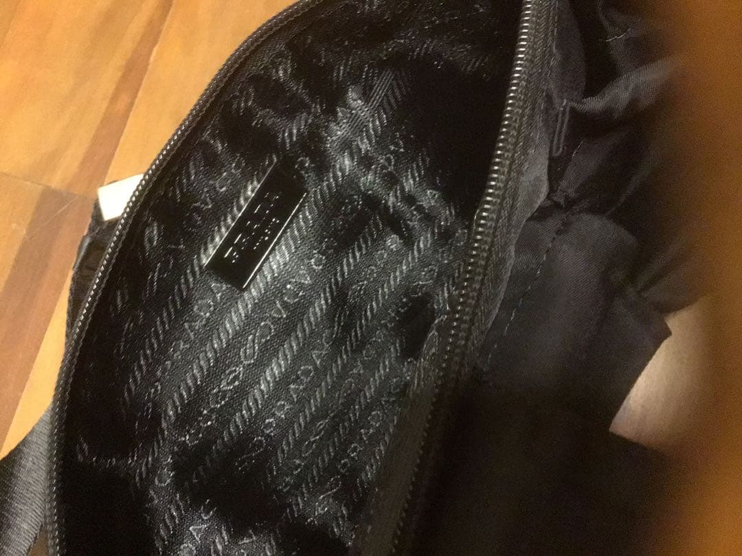 ブラック ボディバッグ ナイロン製