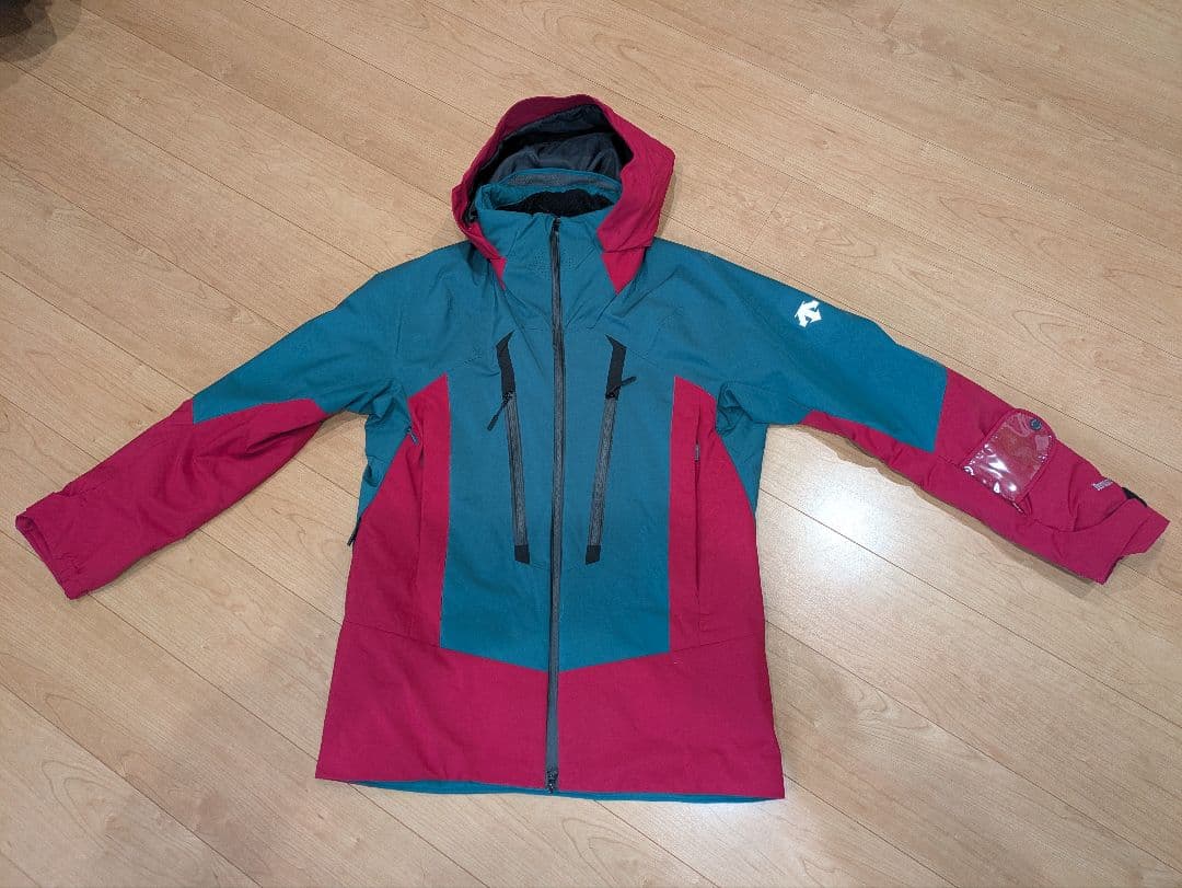 値下げしました！22-23 デサントスキーウェア ジャケット&パンツ 上下セット