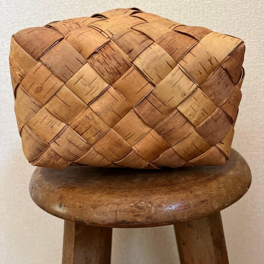 白樺の小さなかご