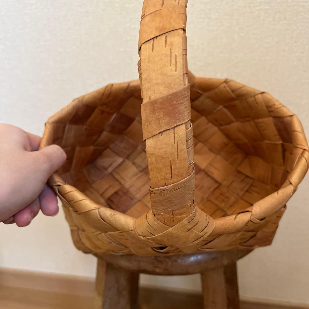 白樺の小さなかご