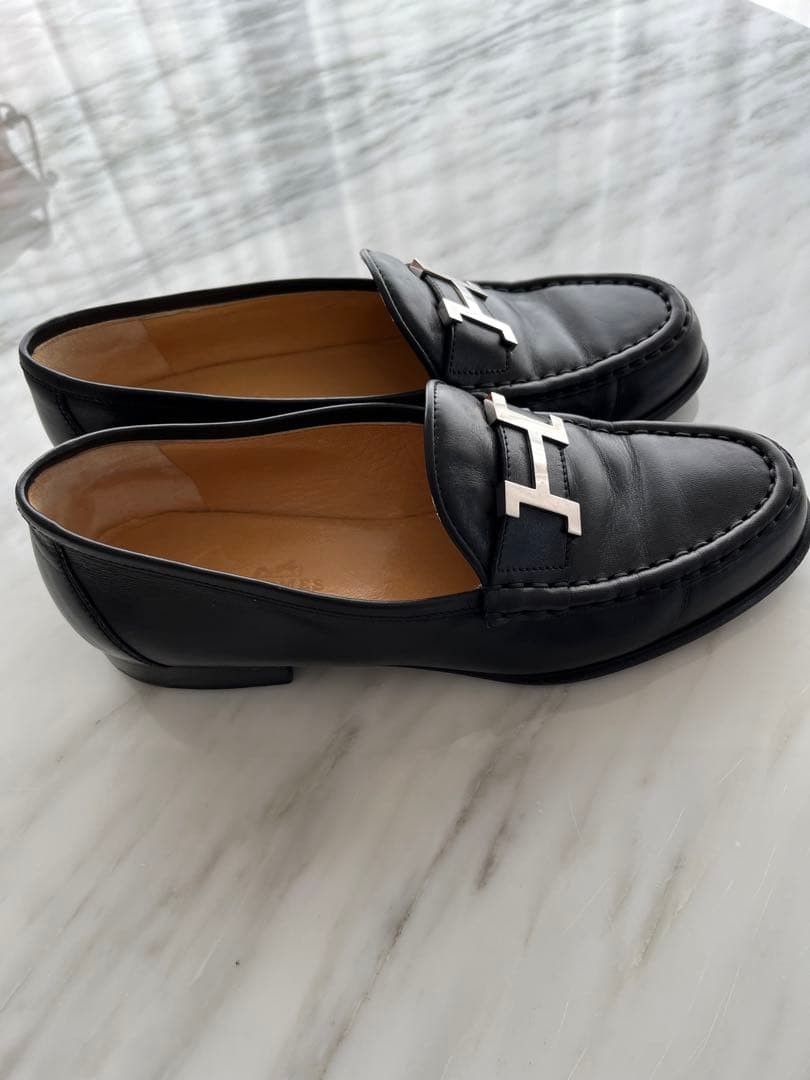 HERMES ブラックレザー ローファー