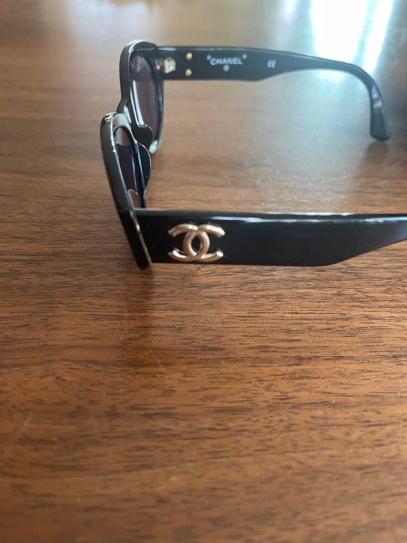 CHANEL サングラス キャットアイ 黒