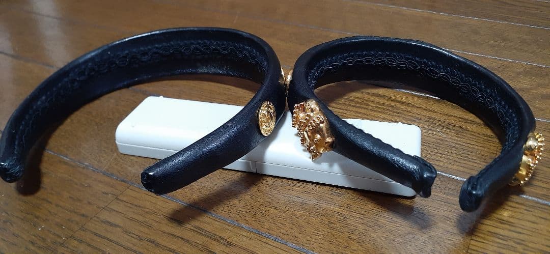 GIANNI VERSACE レザー製ライオンヘッドカチューシャ2本セット