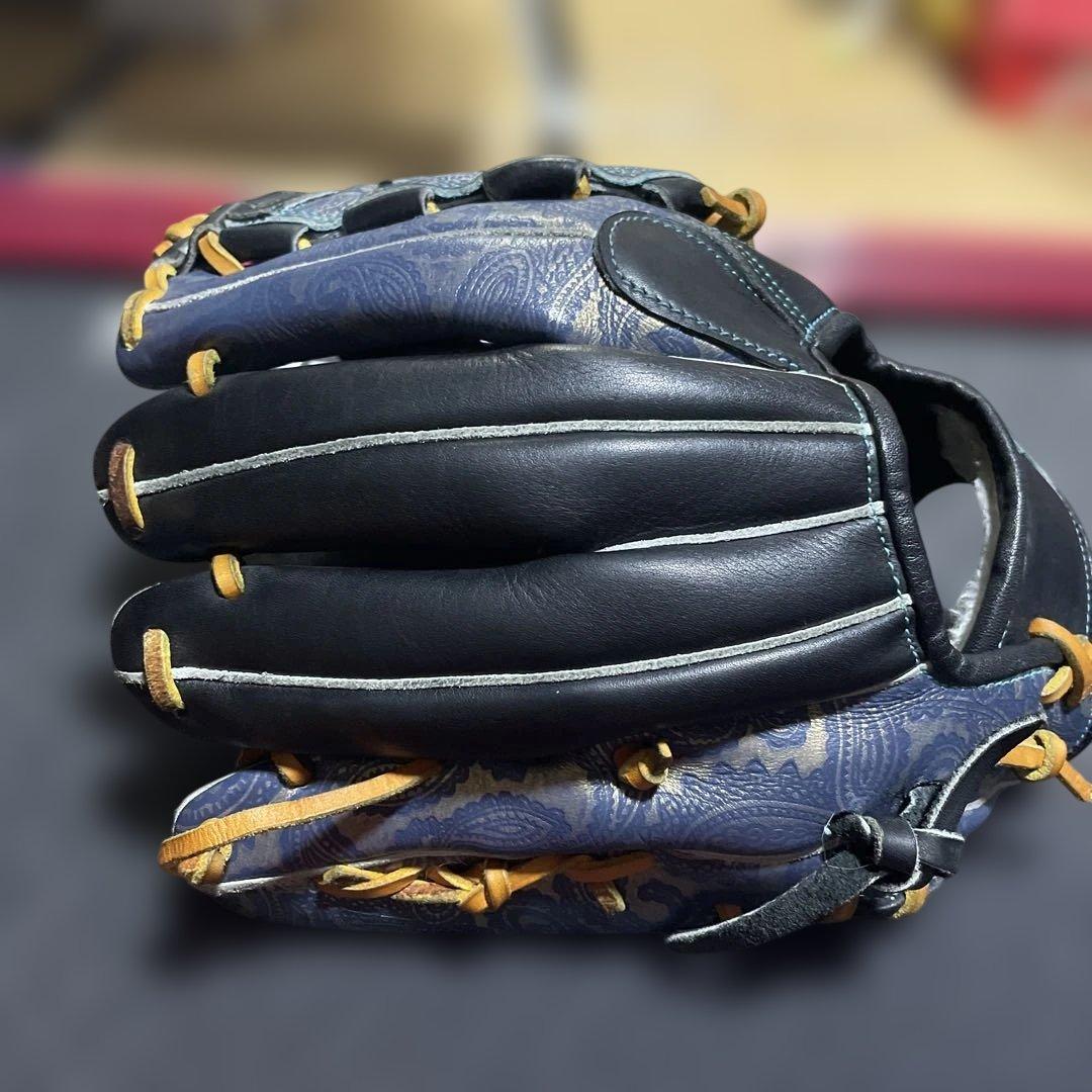 硬式野球グローブ ローンスター硬式グローブ黒と青のデザイン