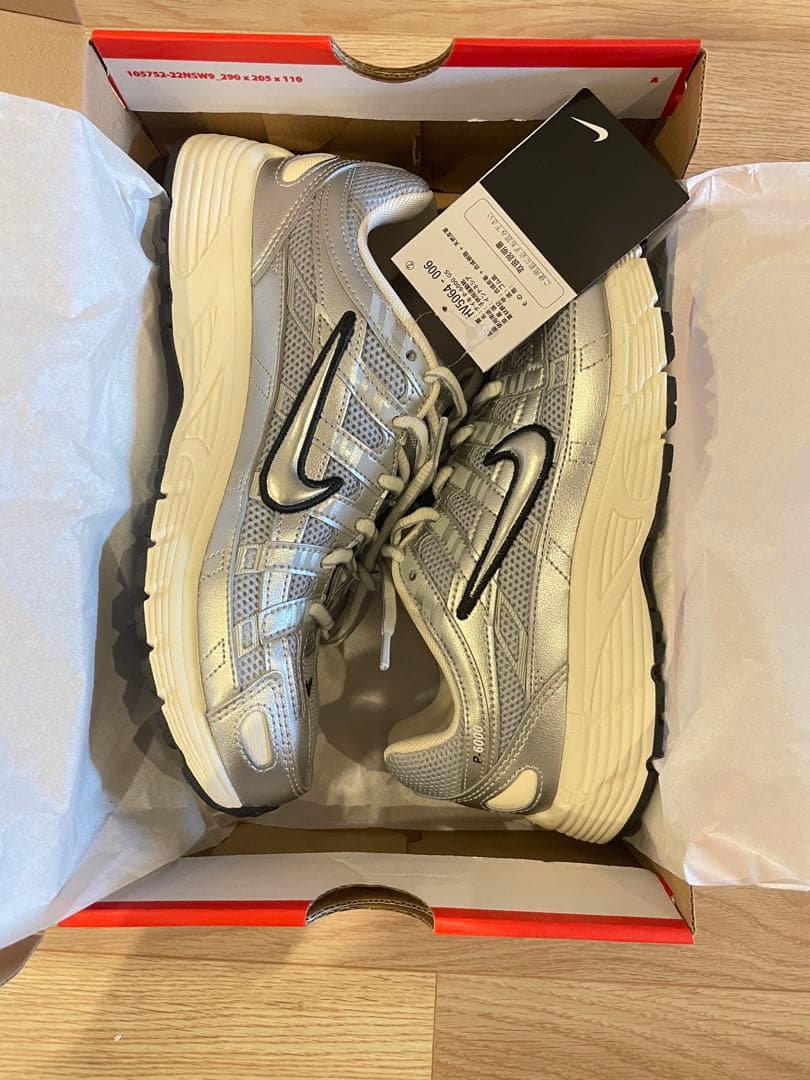 Nike シルバー スニーカー　ナイキ P-6000 ジュニアシューズ　24cm