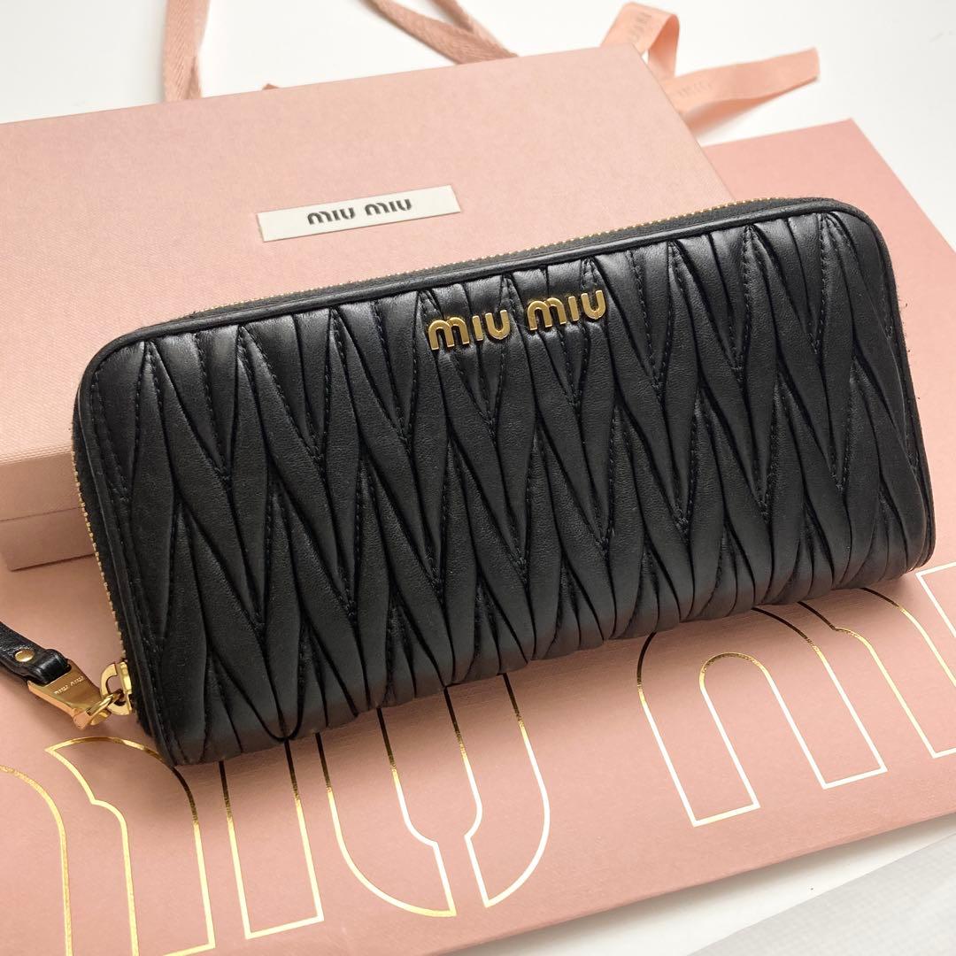 ジ*郎様 ❤️良品❤️miumiu マテラッセ ラウンドファスナー 長財布 ミュ