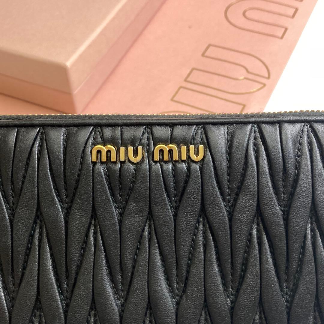 ジ*郎様 ❤️良品❤️miumiu マテラッセ ラウンドファスナー 長財布 ミュ