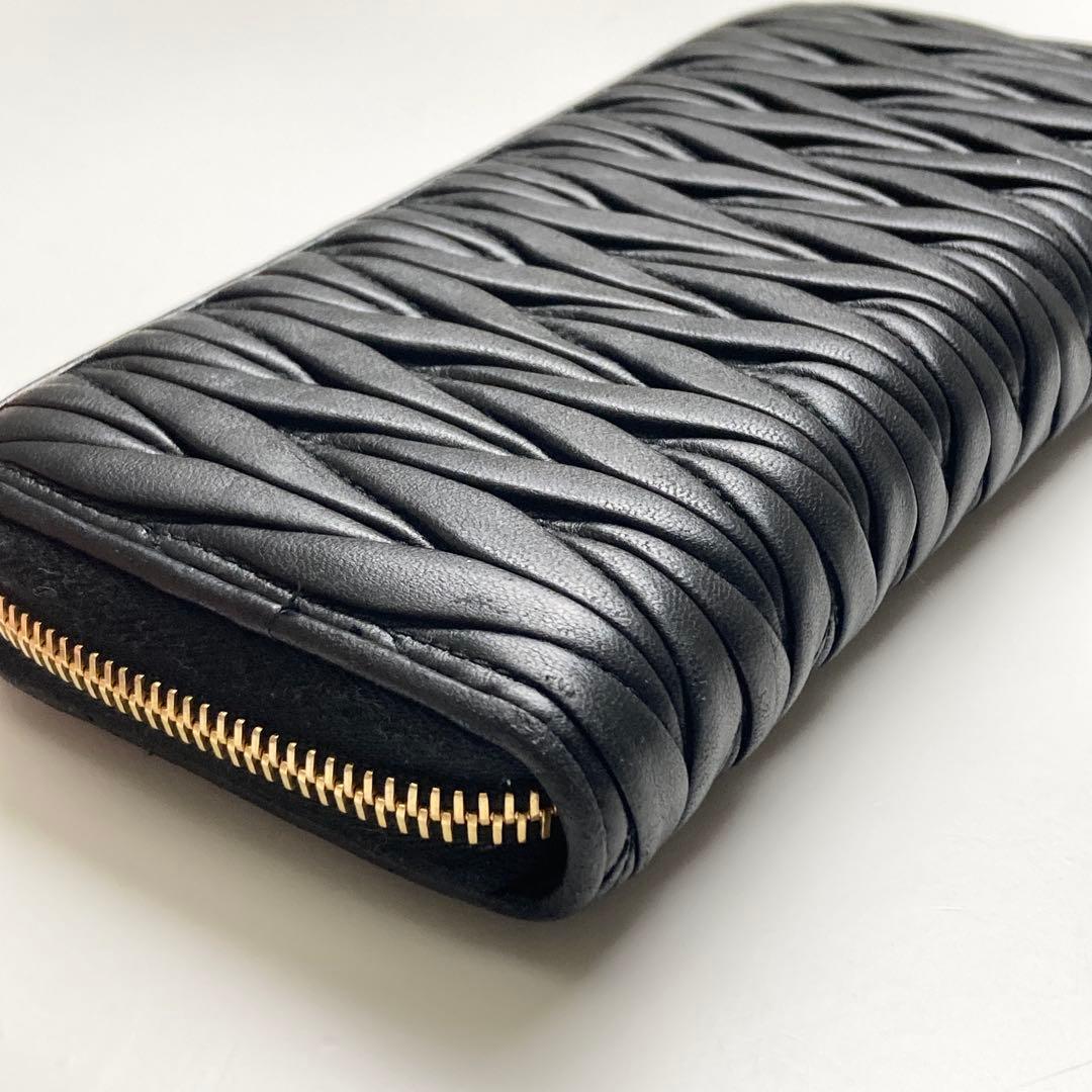 ジ*郎様 ❤️良品❤️miumiu マテラッセ ラウンドファスナー 長財布 ミュ