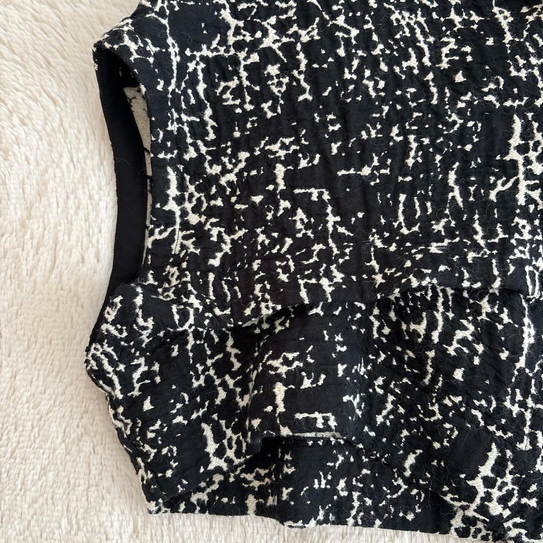 美品✨萌　MOYURU ベスト　アシンメトリー　ワンボタン　白黒