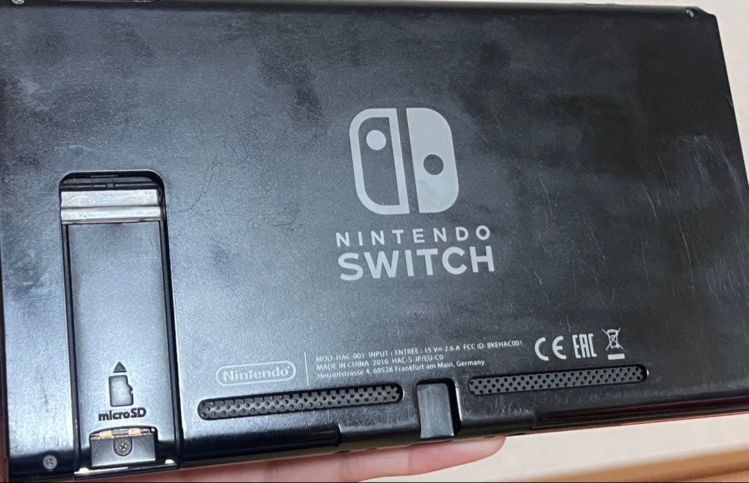 Nintendo Switch 本体　ジョイコンなし