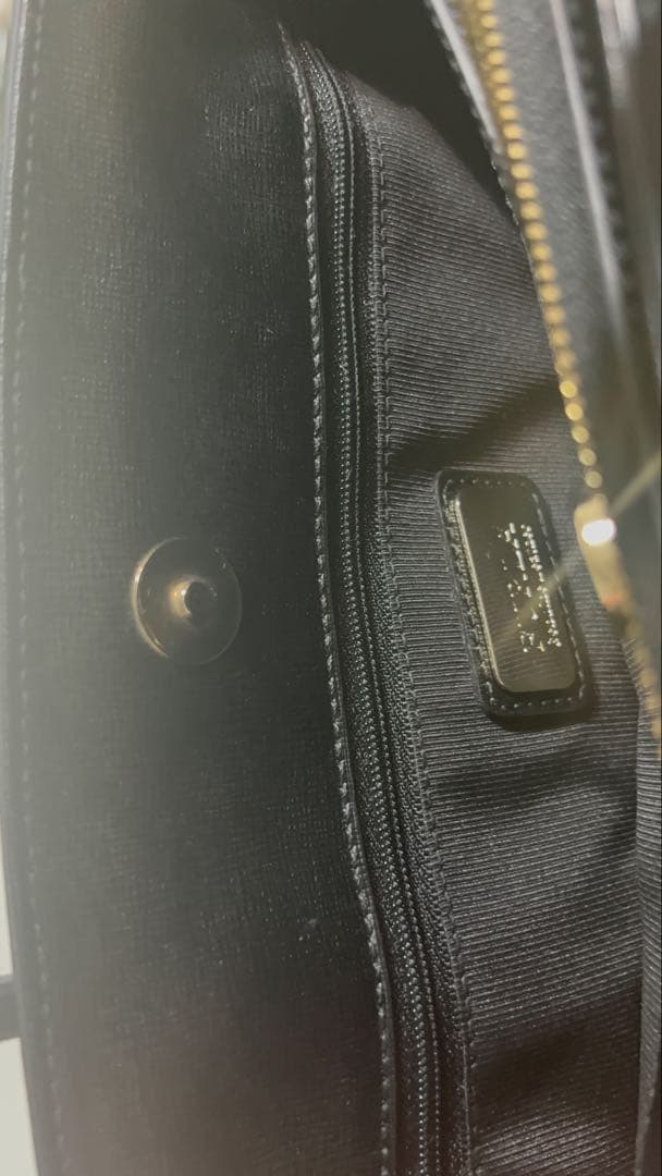 美品　FURLA ブラック ハンドバッグ ショルダーストラップ付き