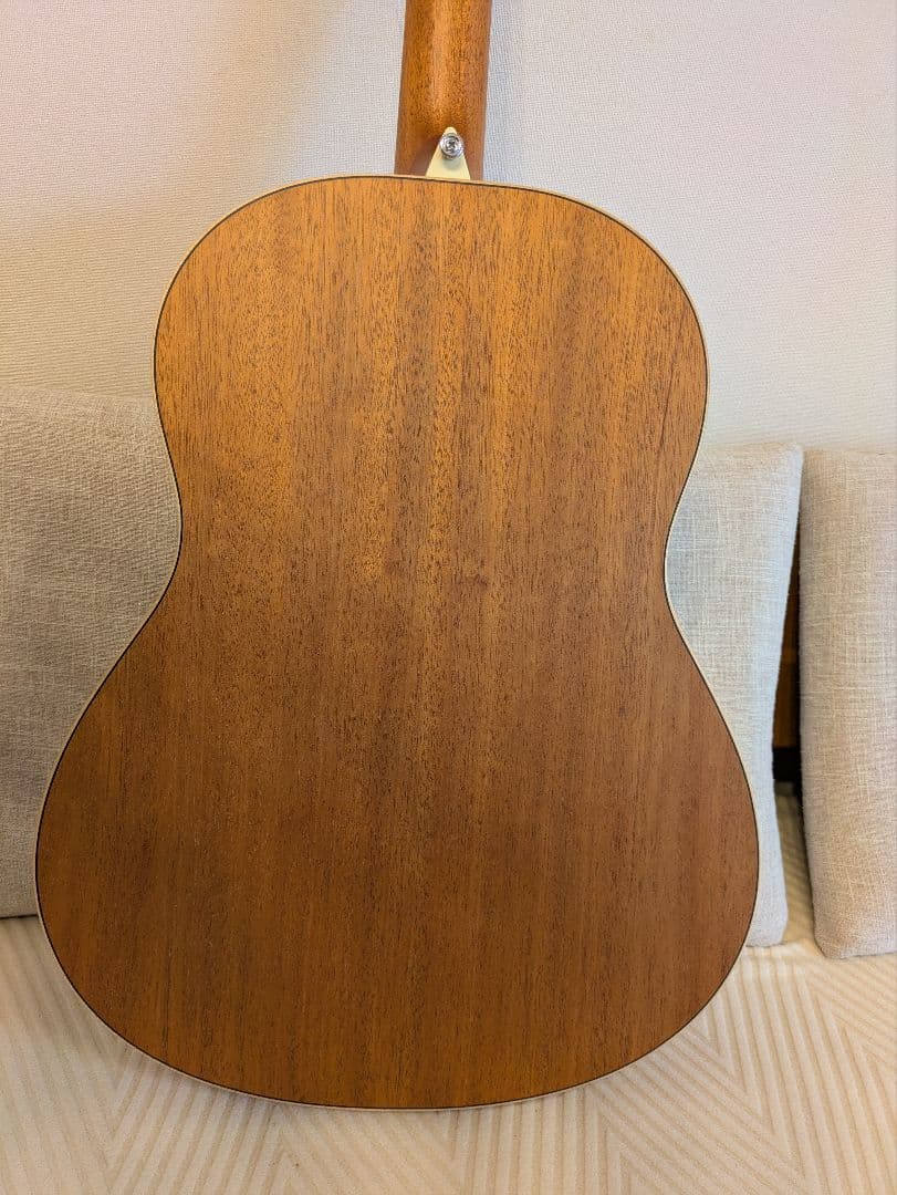 L-02 / Larrivee（アコースティックギター）
