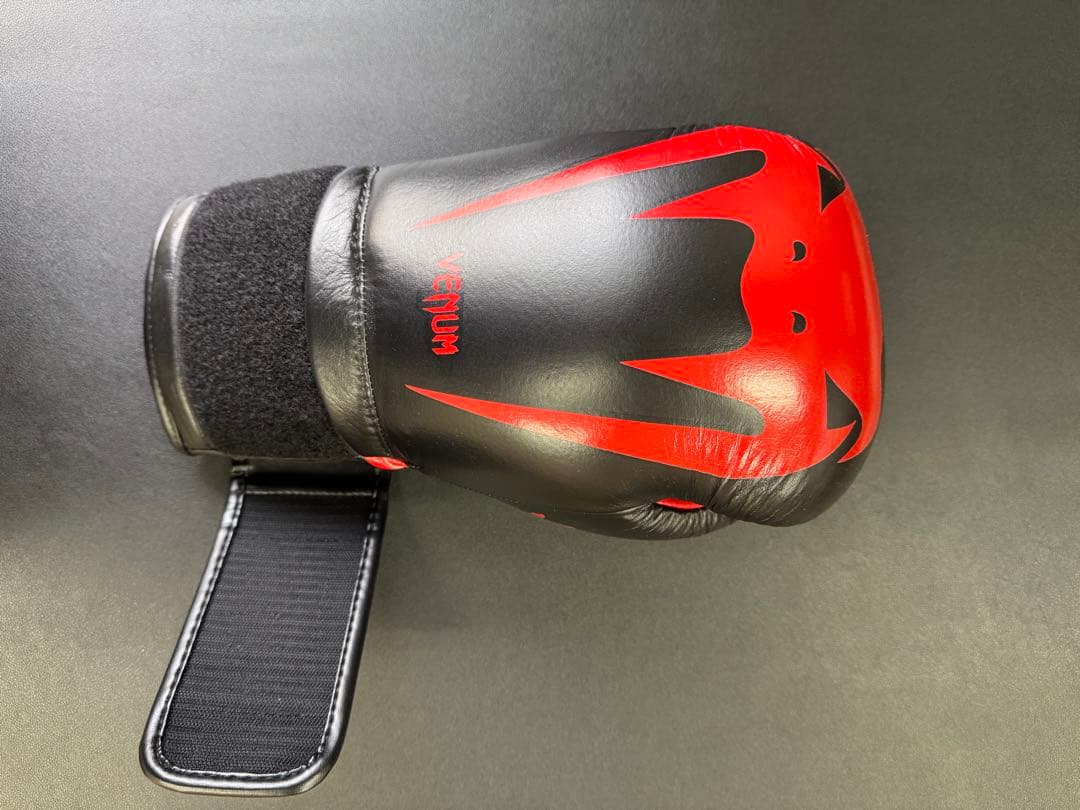 【希少16OZ】Venum Giant 3.0 ボクシンググローブ 赤/黒