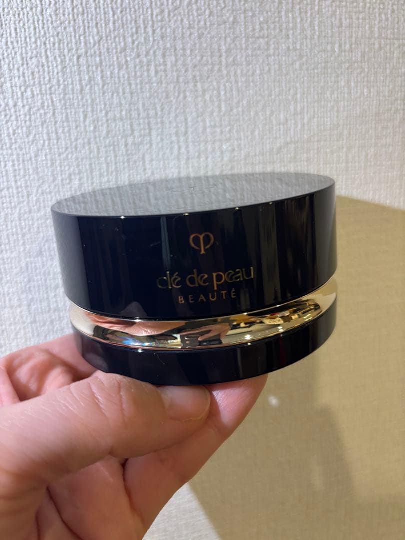 クレ・ド・ポーボーテ　フェイスパウダー