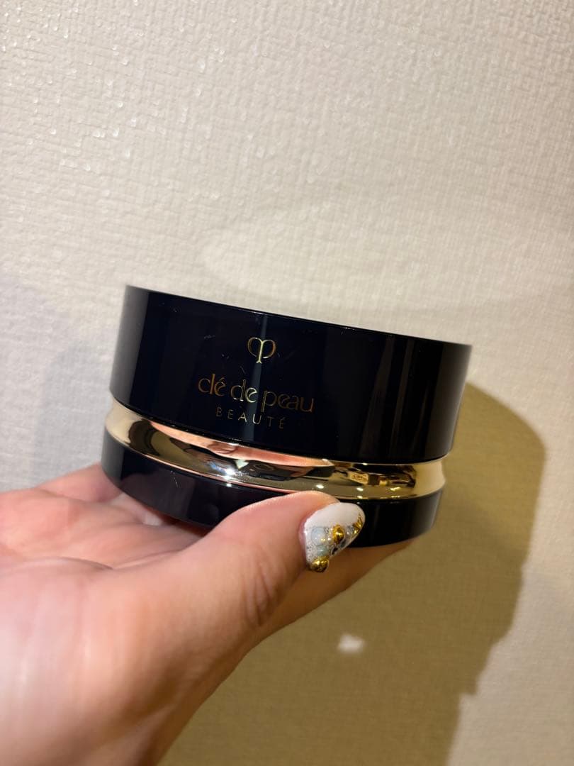 クレ・ド・ポーボーテ　フェイスパウダー