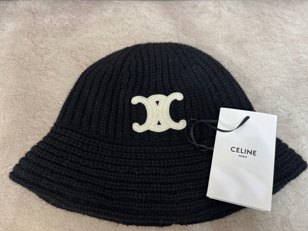 セリーヌ　トリオンフ　ニット帽