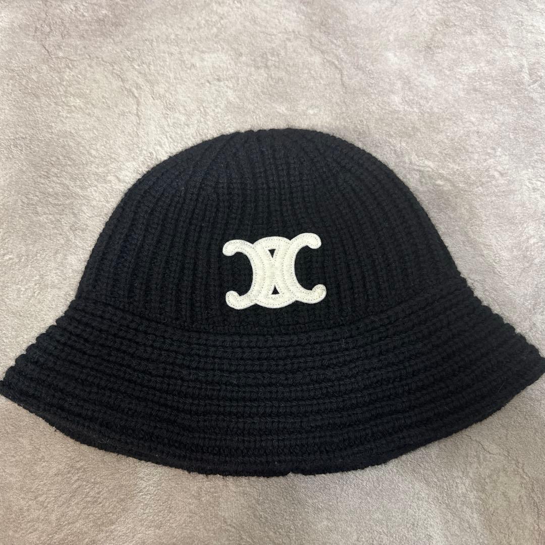 セリーヌ　トリオンフ　ニット帽