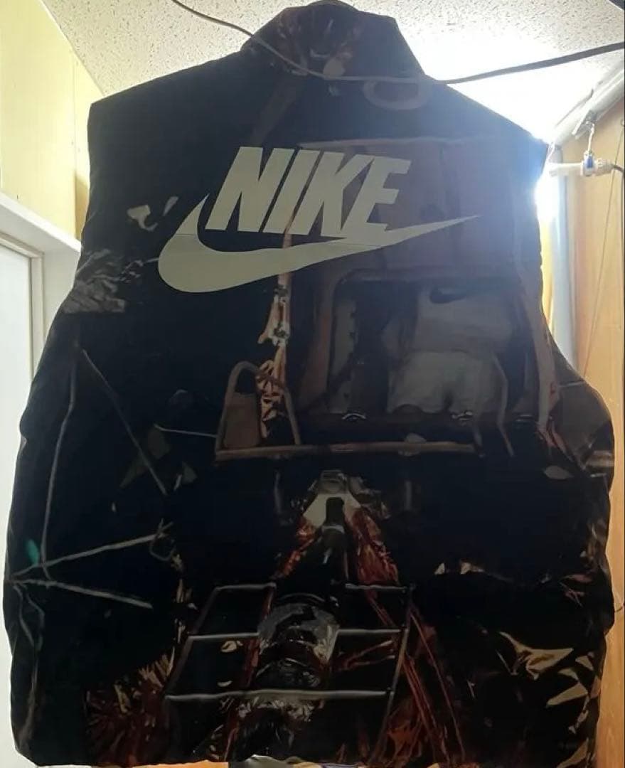 Nike グラフィックダウンベスト