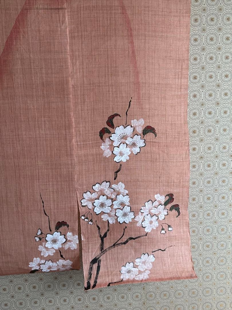 桜の花模様の薄いピンクのれん