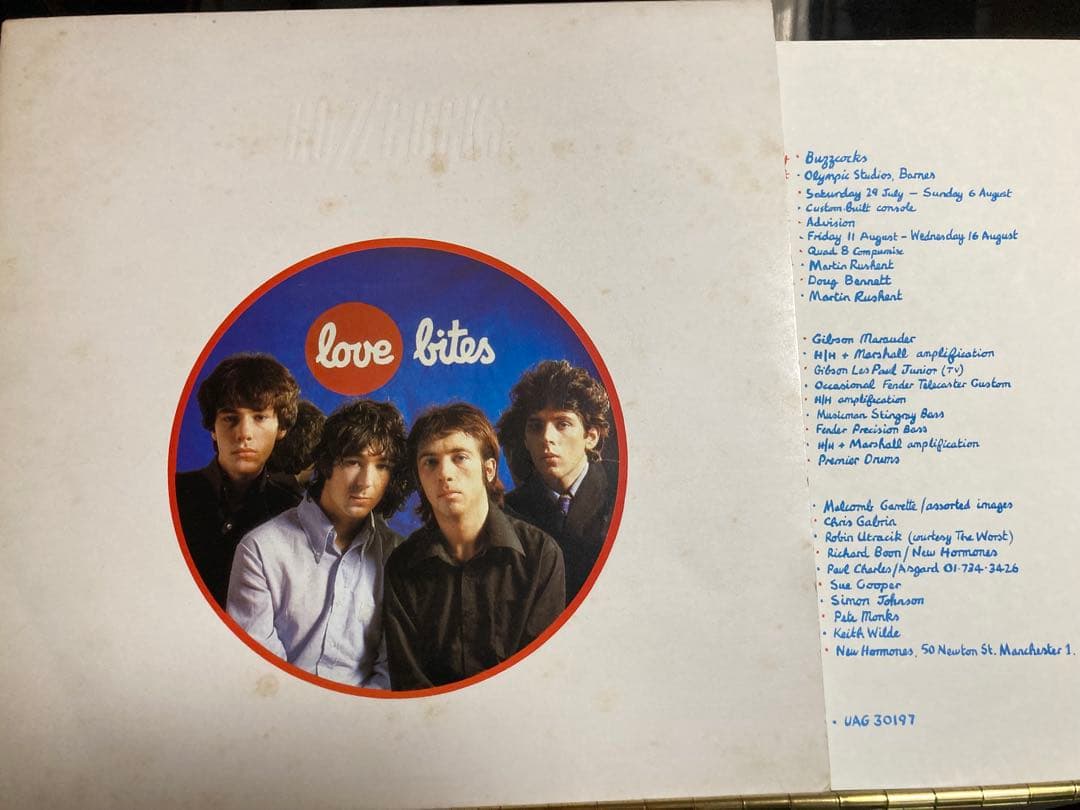 UK盤　Buzzcocks Embossed Cover love bites