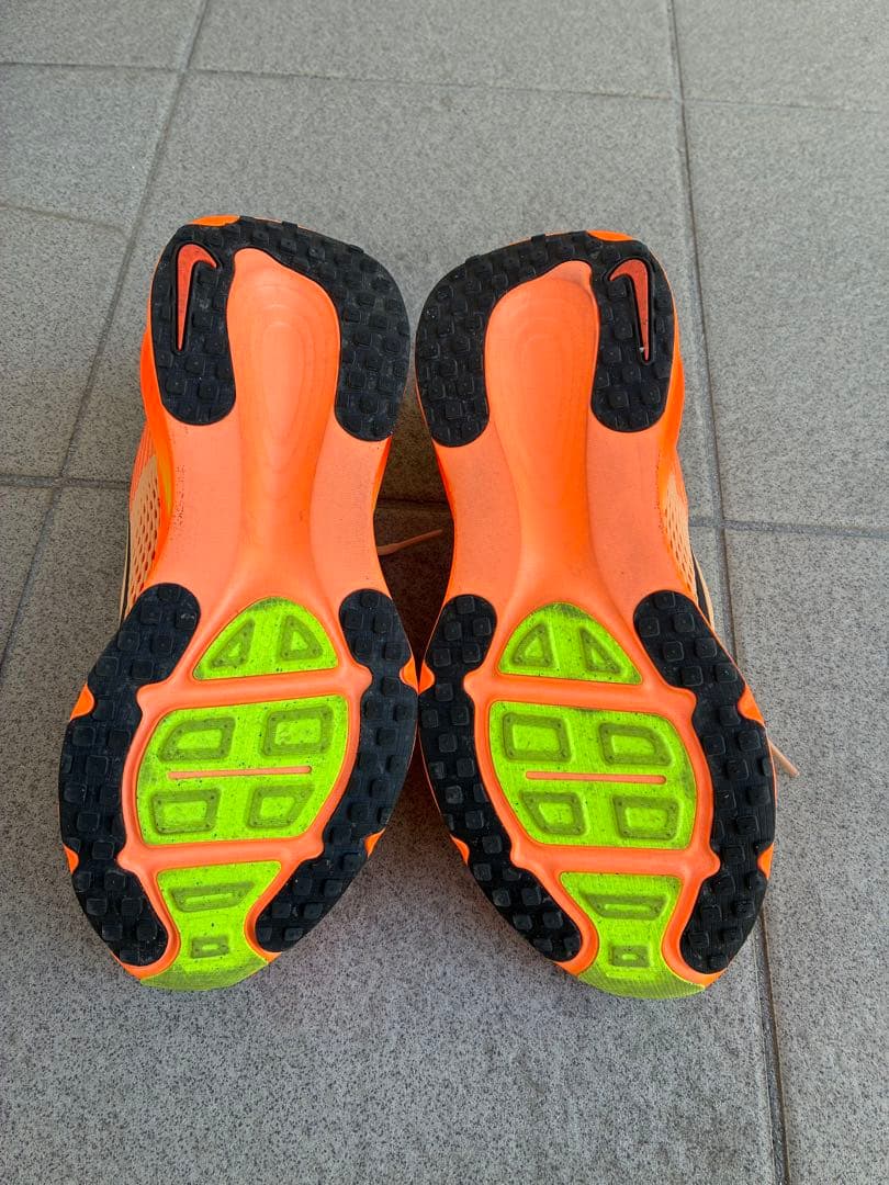 ナイキ ボメロ18 25cm