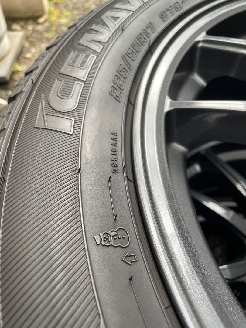 ホンダヴェゼル　スタッドレスNAVI 6 225/55R17 タイヤ・ホイール