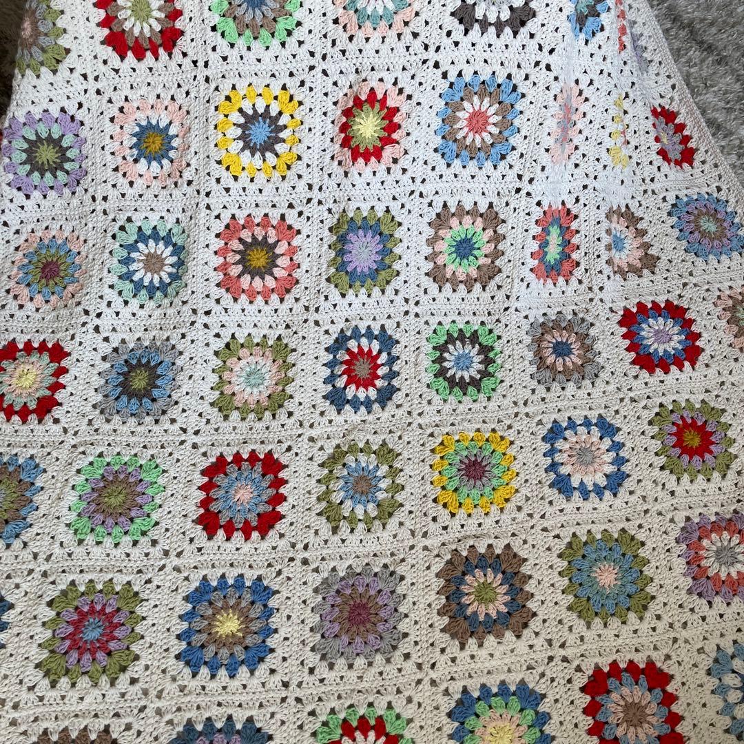 週末限定価格　モチーフ編み　グラニースクエア柄マルチカバー