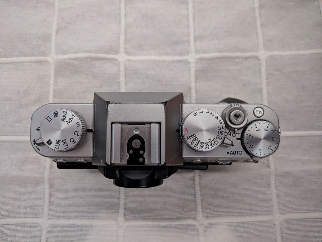 FUJIFILM X-T20 シルバー ミラーレス一眼カメラ(故障·ジャンク)