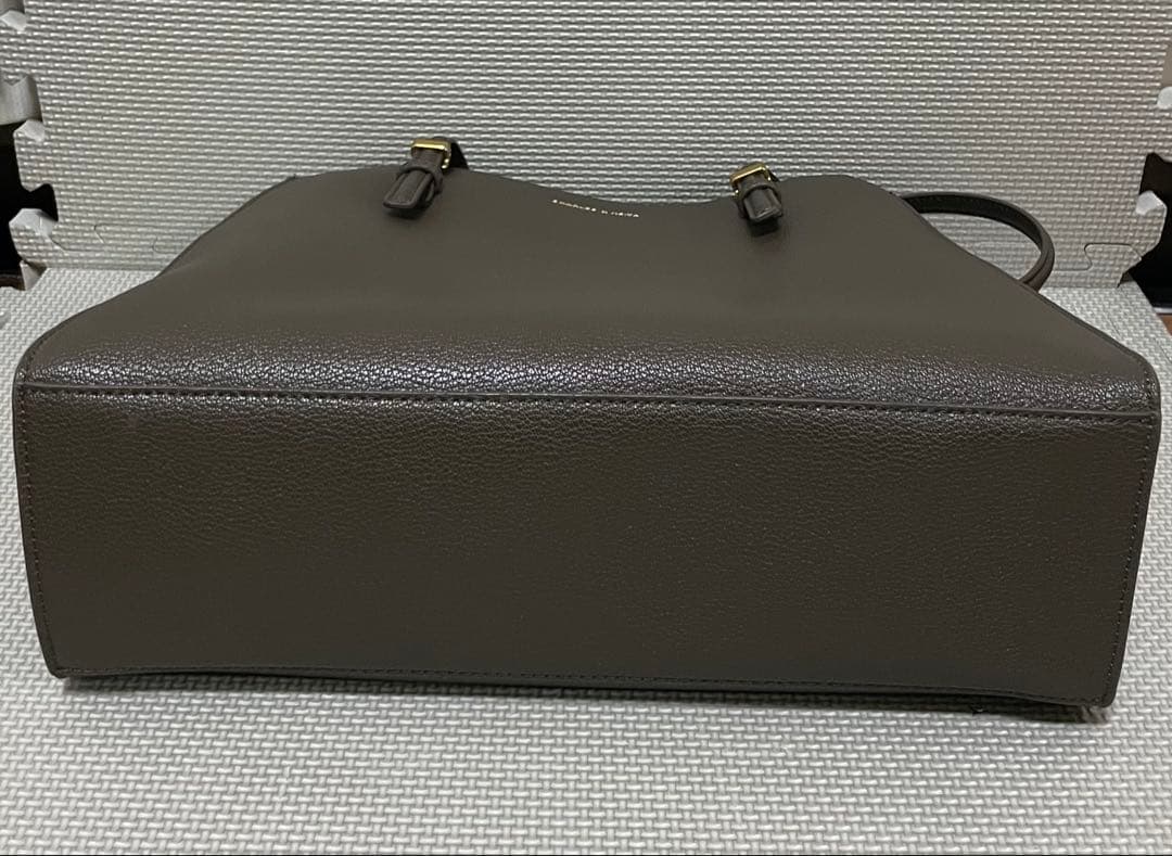 【最終価格】CHARLES & KEITH ダークモス トートバッグ