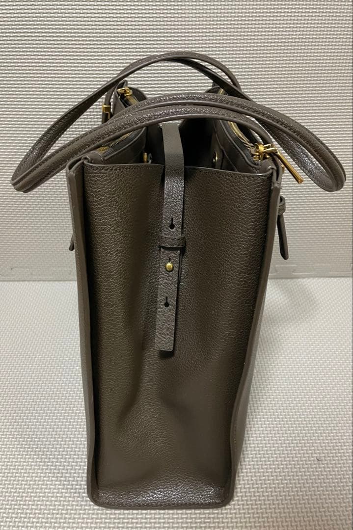 【最終価格】CHARLES & KEITH ダークモス トートバッグ