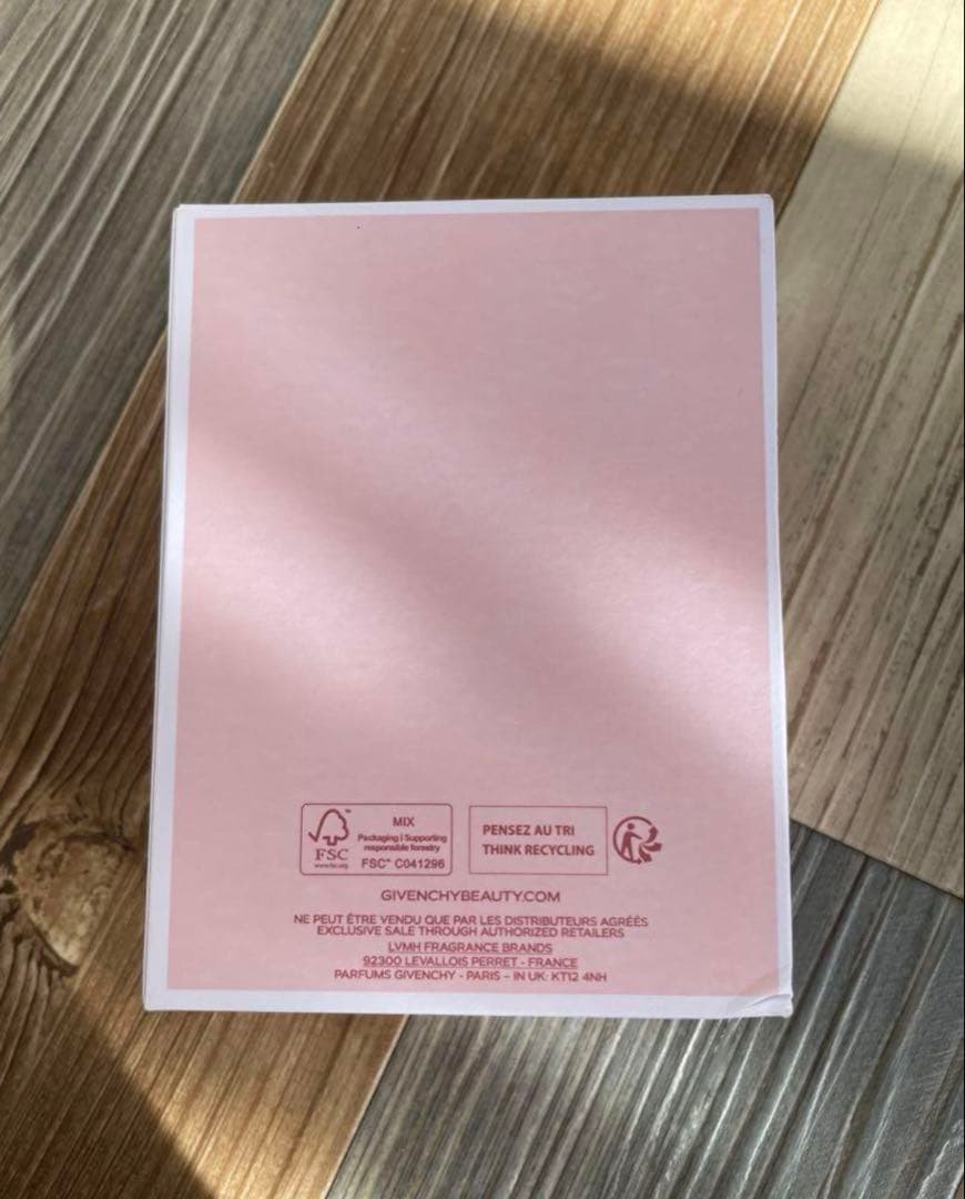 128. ジバンシイ　イレジスティブルオーデパルファム80ml