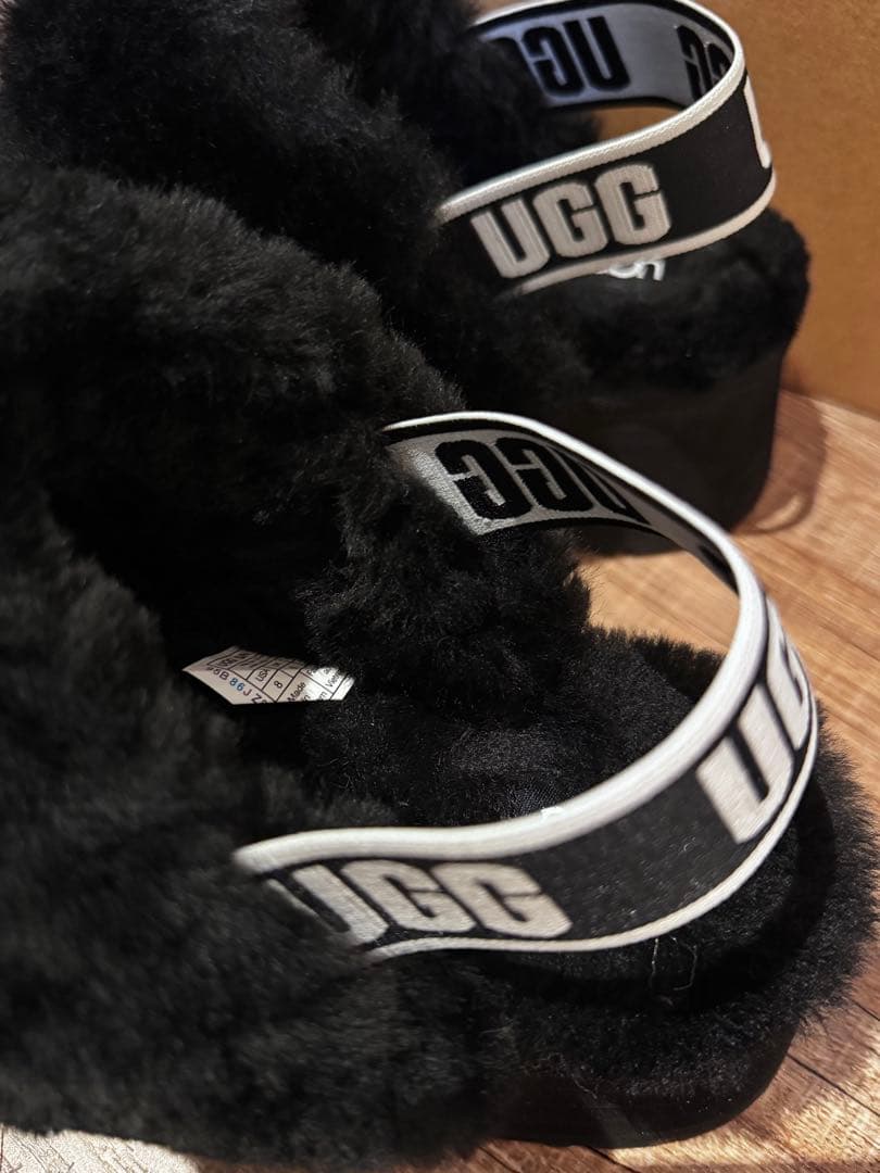 UGG Funkette ブラックスライドサンダル