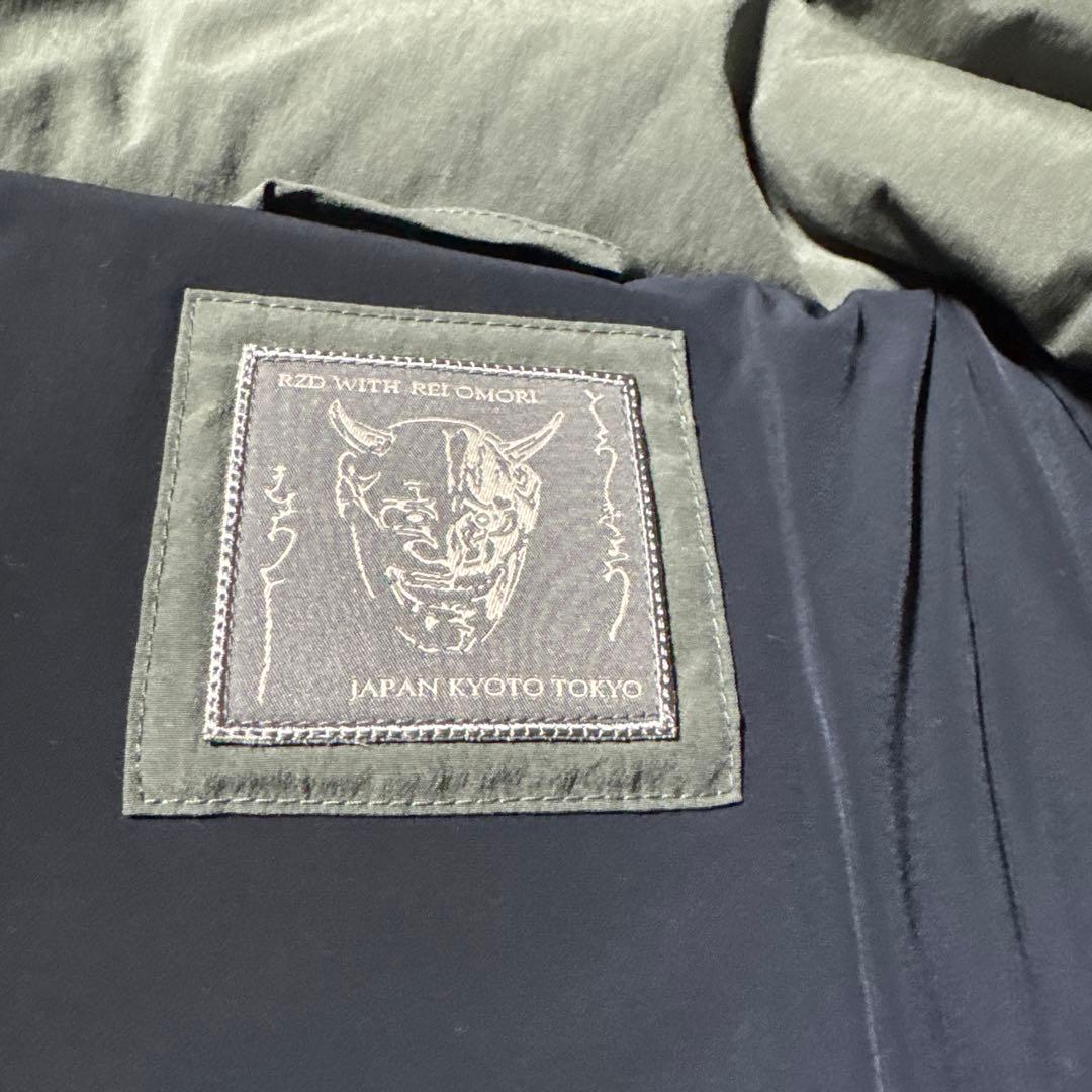 グレー フード付き ダウンジャケット rezard.REIOMORIコラボです。