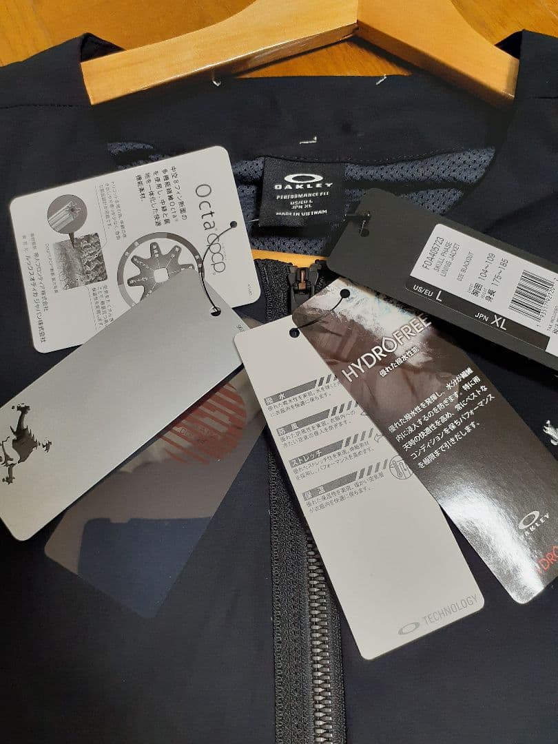 最終値下げ。オークリー　ナイロンジャケット　XL　ブラック　新品