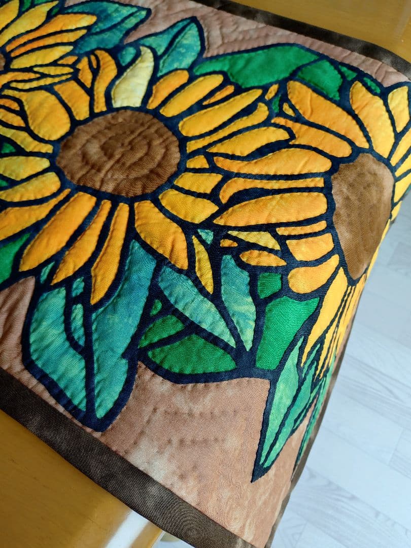 ひまわりのタペストリー・テーブルランナー