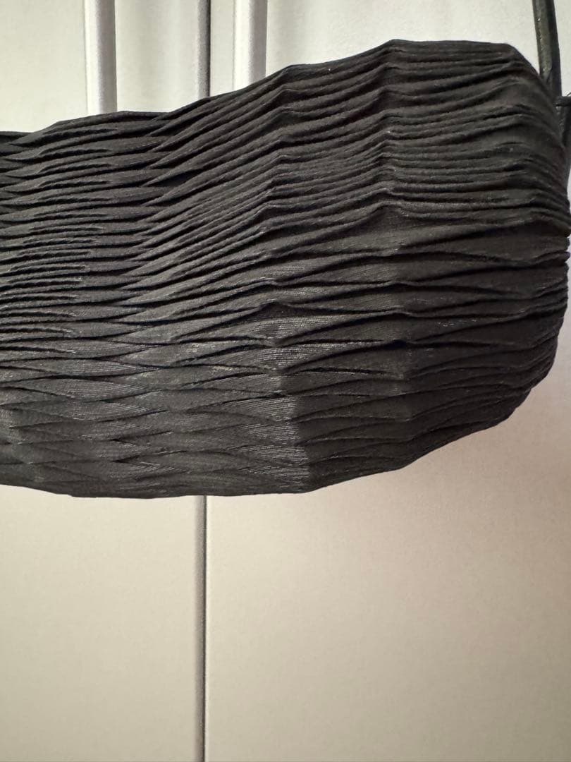 イッセイミヤケ　ブラックプリーツパーティーバッグ