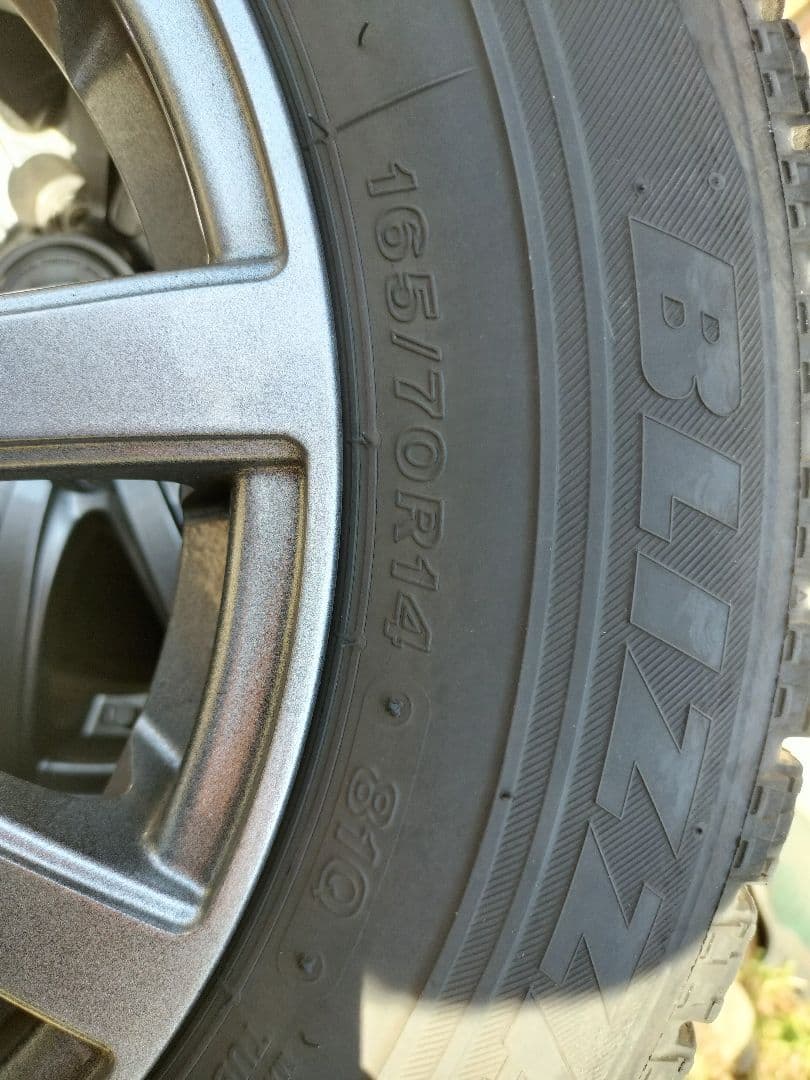 送料無料 美品【14インチ4本】【バリ溝】【165/70R14】ブリザックVRX