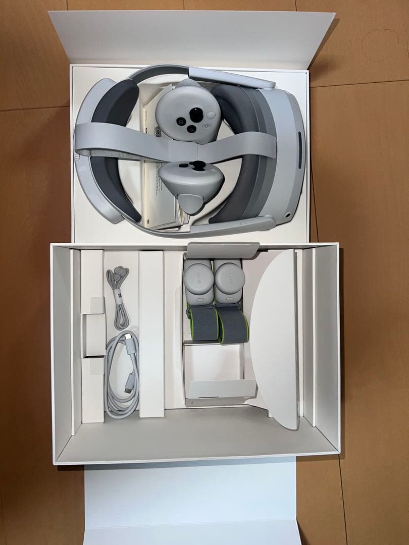 PICO 4 ultraVRヘッドセットとモーショントラッカー　256GB