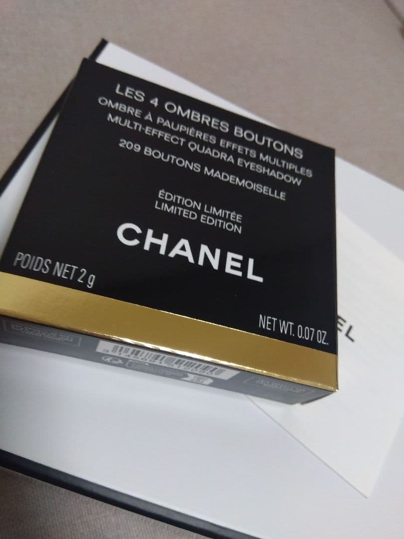 CHANEL レ キャトル オンブル ブトン 209 ブトン マドモア ゼル