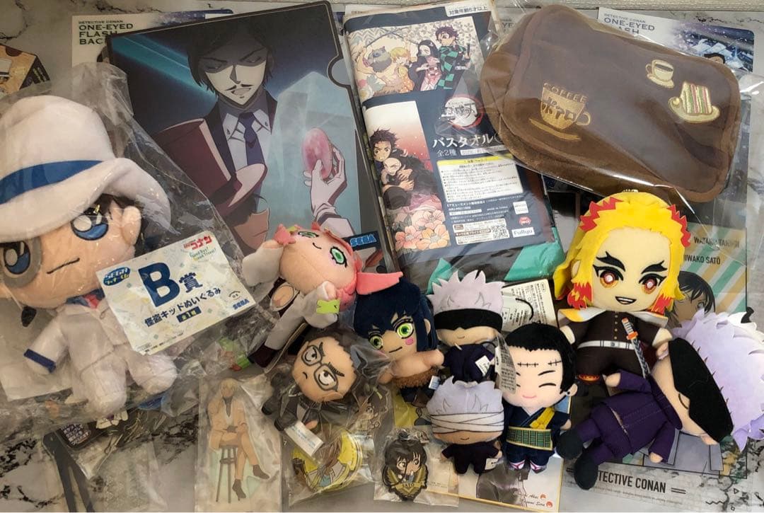 ノンジャンル　大量　まとめ売り　アニメグッズ　キャラクターグッズ　400点以上