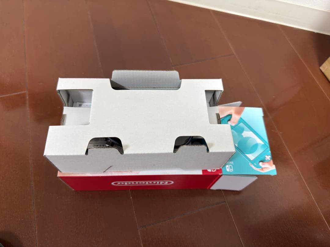 饒*太様 【中古品】Nintendo Switch Lite ターコイズ