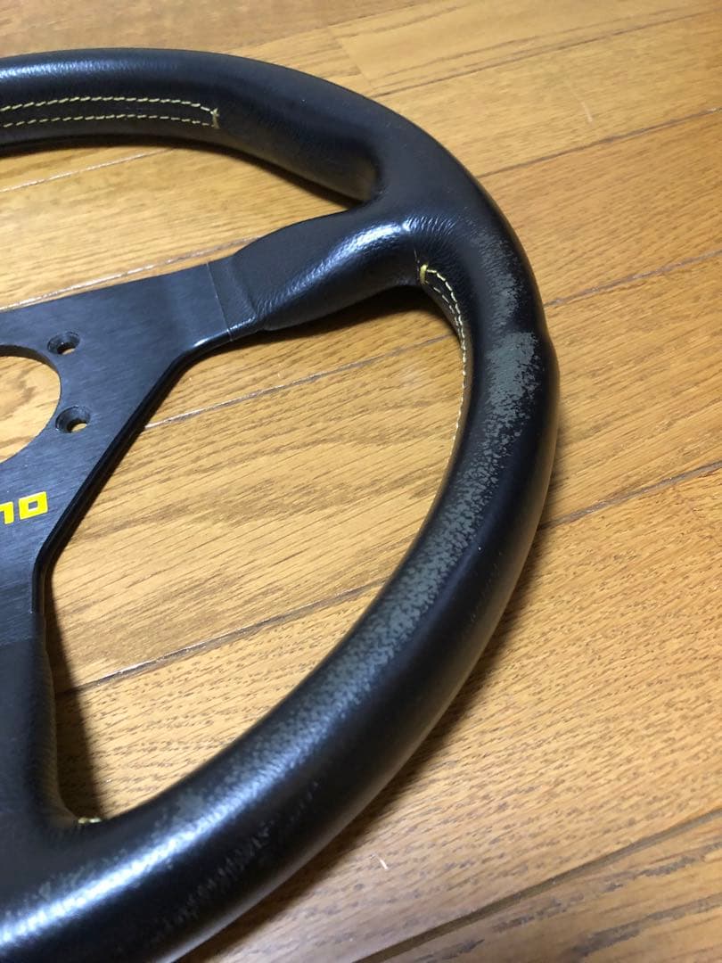 momo ヴェローチェ　ステアリング　35パイ　中古品