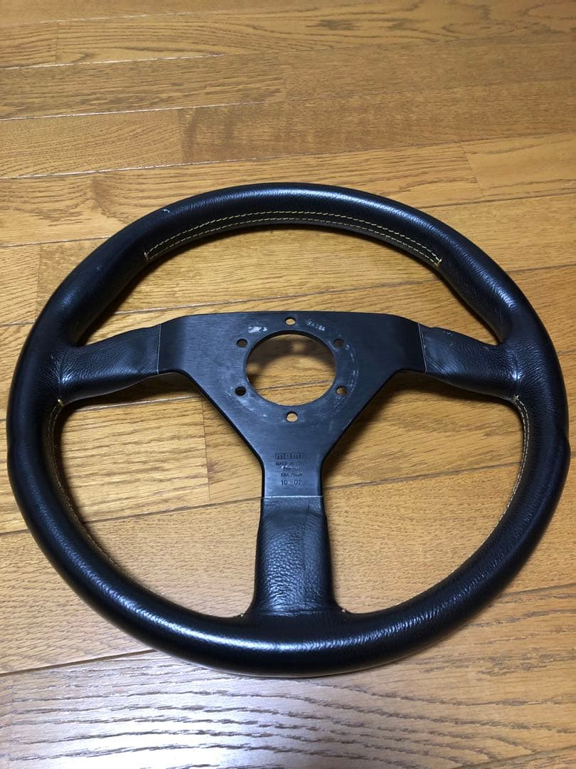momo ヴェローチェ　ステアリング　35パイ　中古品