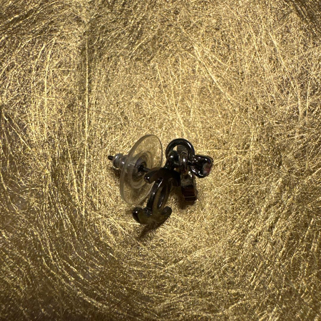 シャネル シルバー CCロゴ　ピアス(片耳用) ラインストーン付