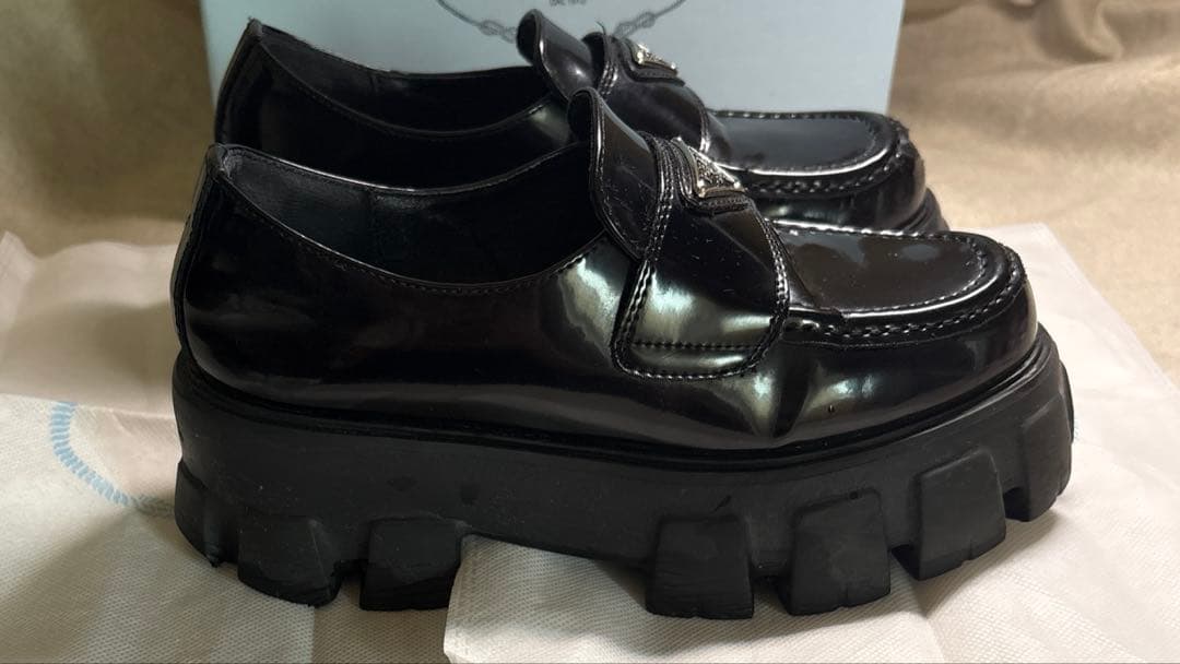 ポロロ　PRADA プラダローファー