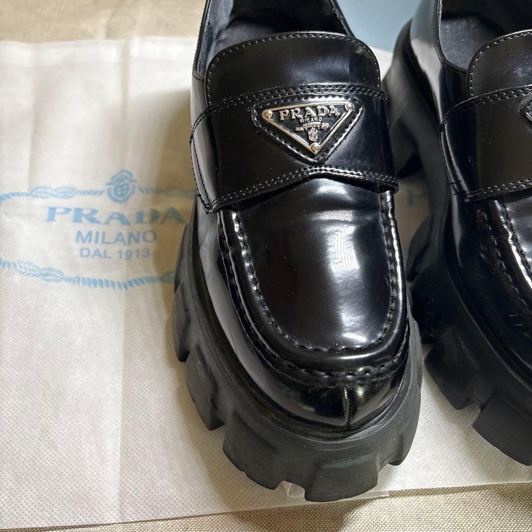 ポロロ　PRADA プラダローファー