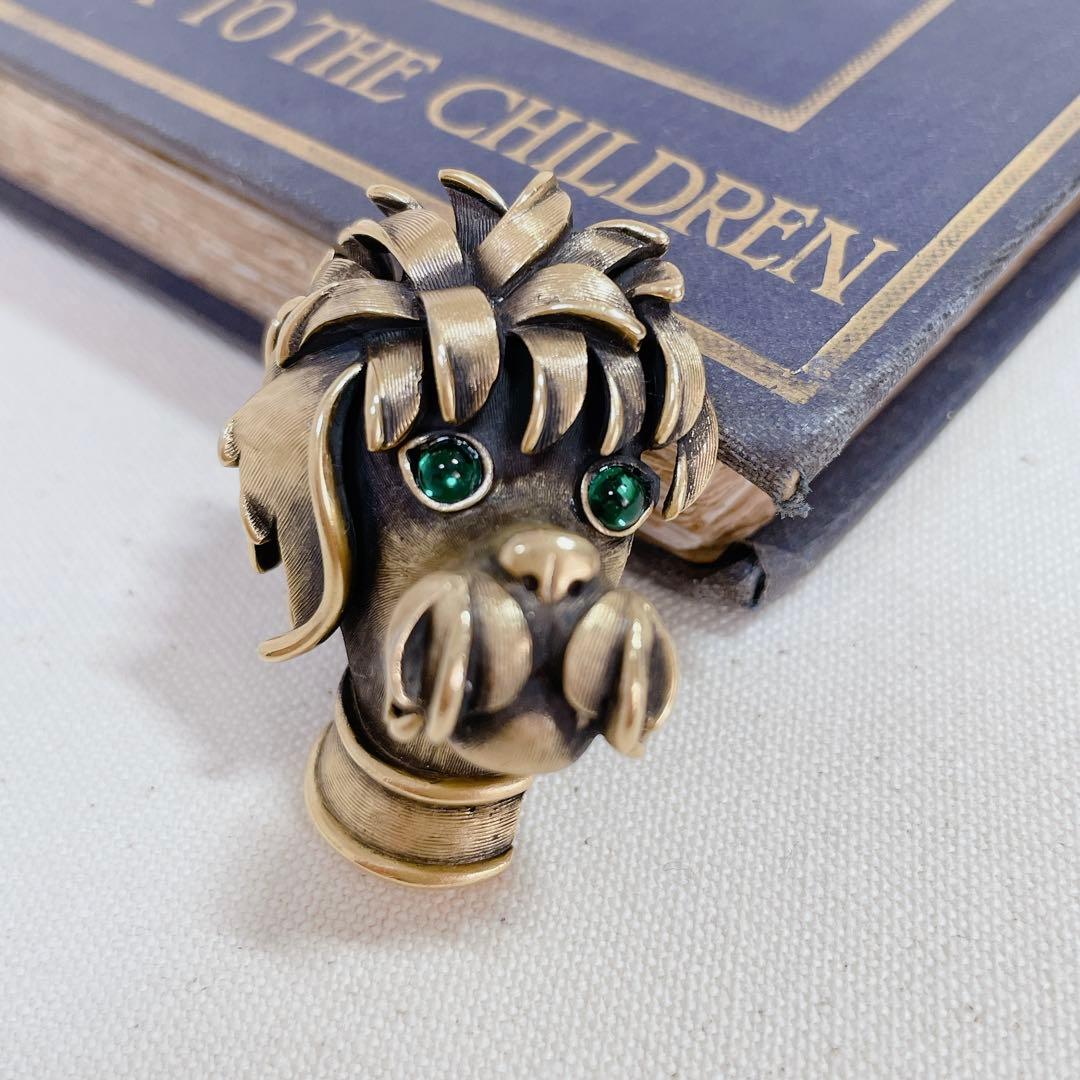 トリファリ 動物 ブローチ 緑の目の犬 プードル