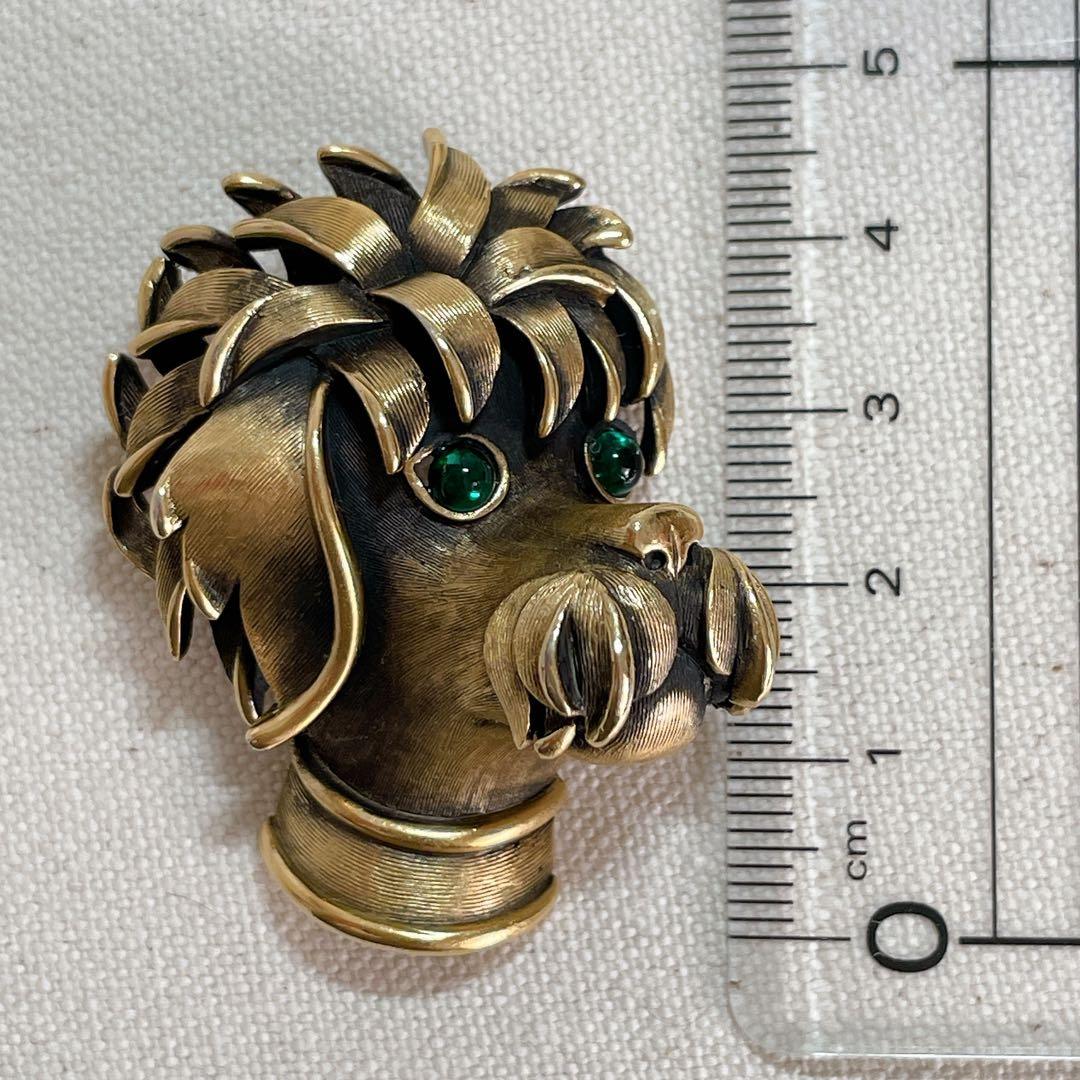 トリファリ 動物 ブローチ 緑の目の犬 プードル