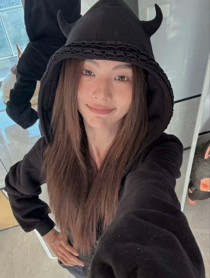 【極美品】nodress 悪魔ツノ付き黒パーカー